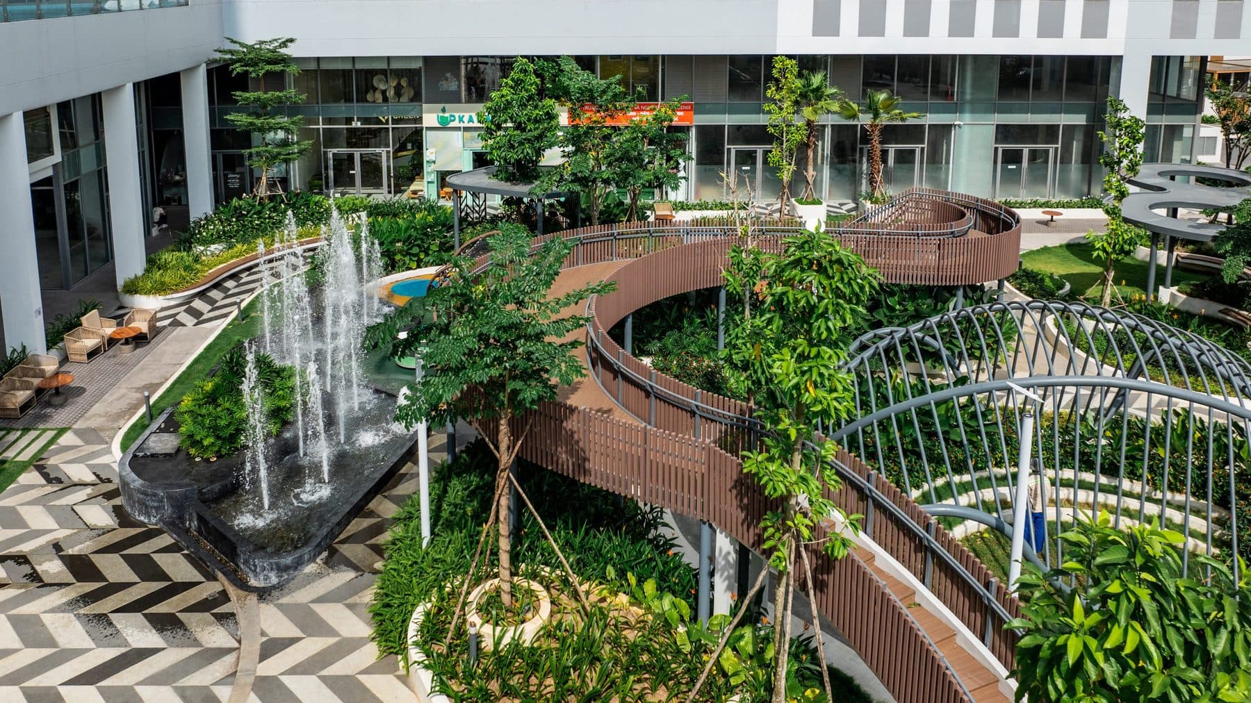 Công viên nội khu và đường dạo trên cao