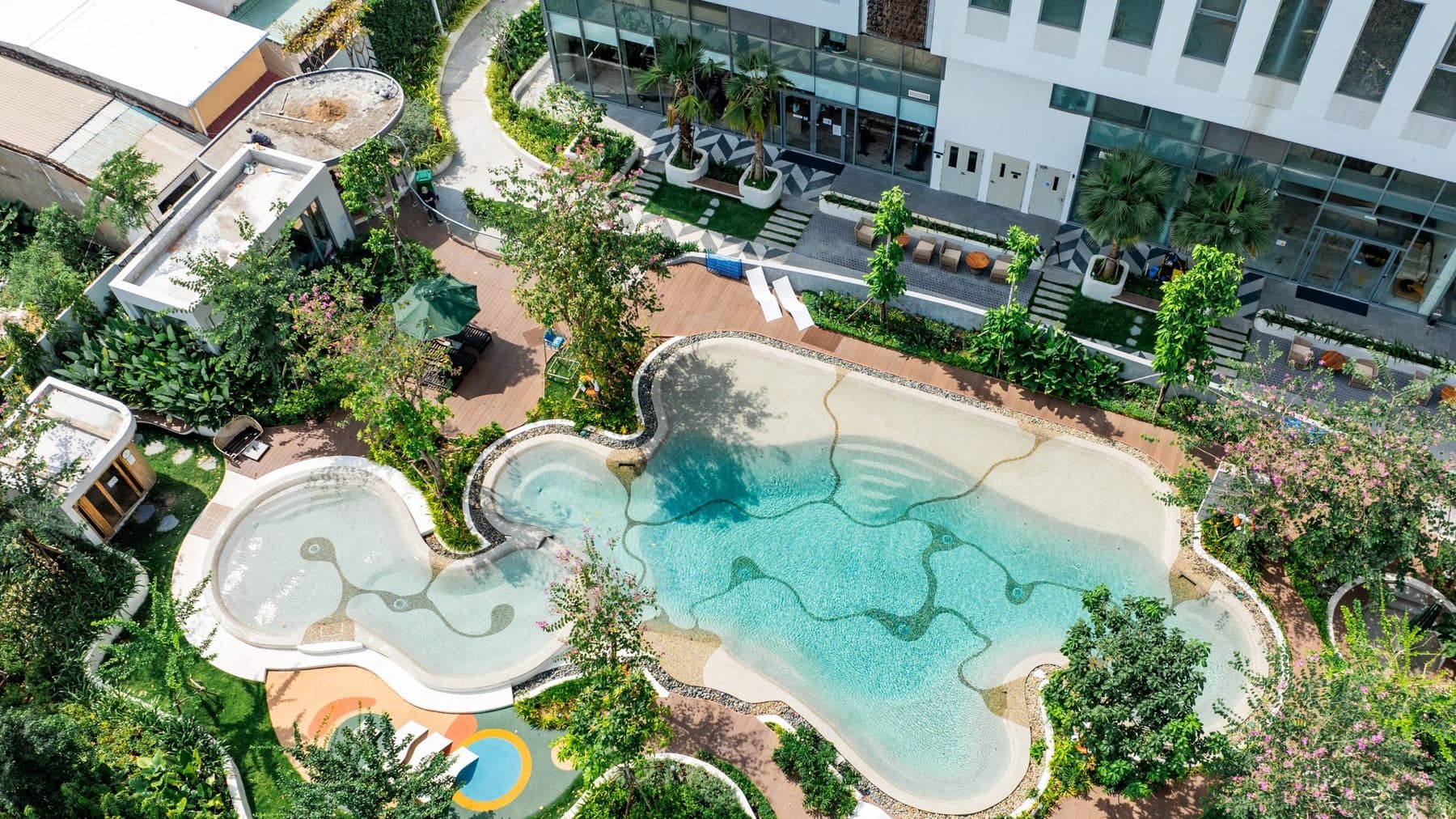 Hồ bơi phong cách nghỉ dưỡng và hồ trẻ em