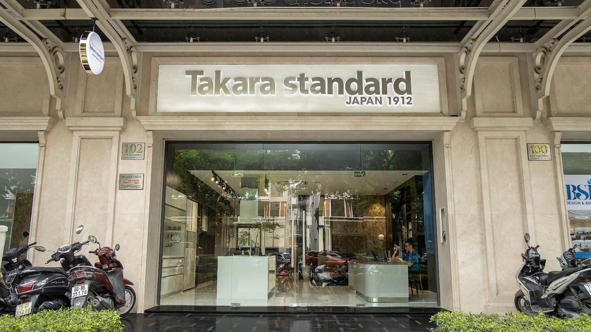 Mặt tiền một showroom thiết bị nội thất nhà bếp trên trục đường chính Vạn Phúc City
