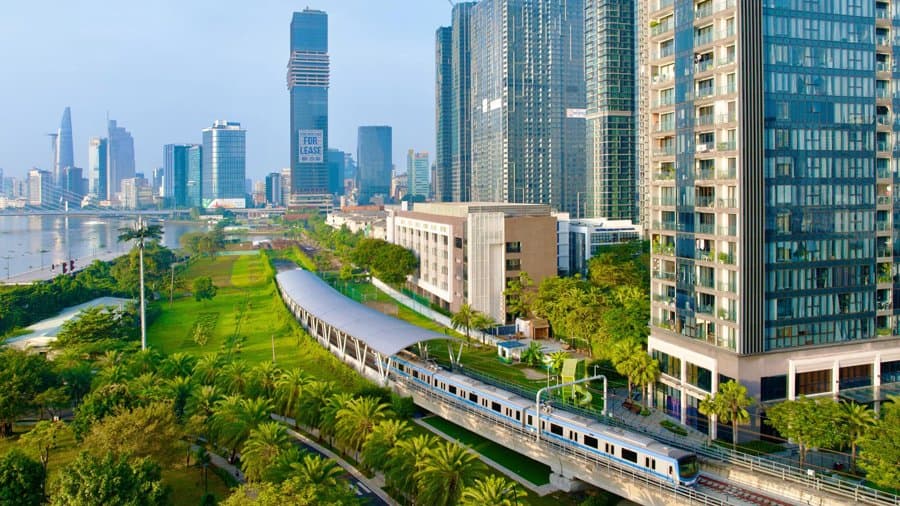 Nhà ga và đoàn tàu metro tại TP.HCM