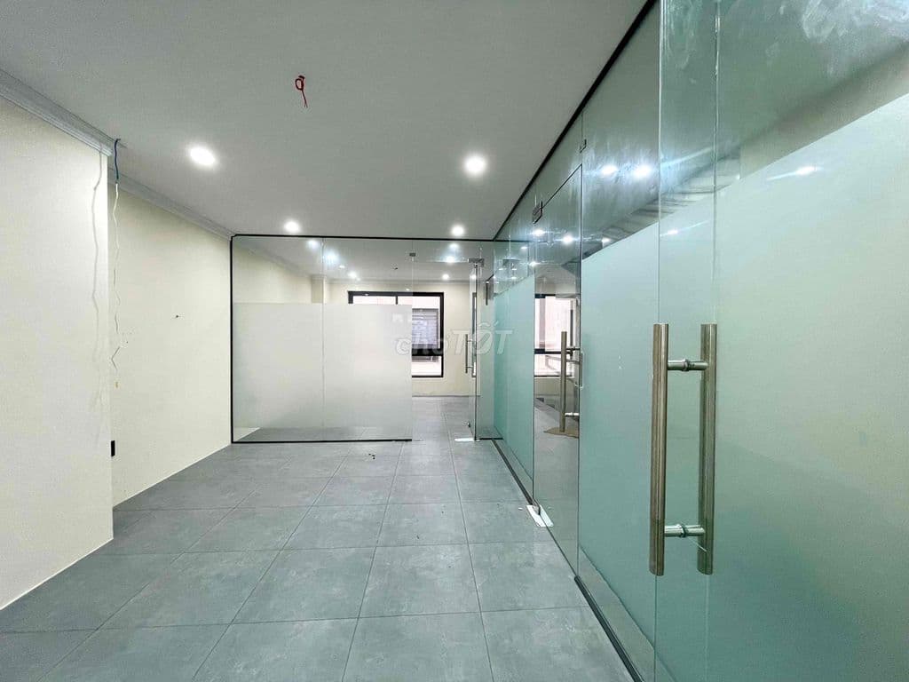 Văn phòng 45m2 mặt tiền Lê Duẩn, Quận 1 — nội thất đầy đủ, vào làm việc ngay
