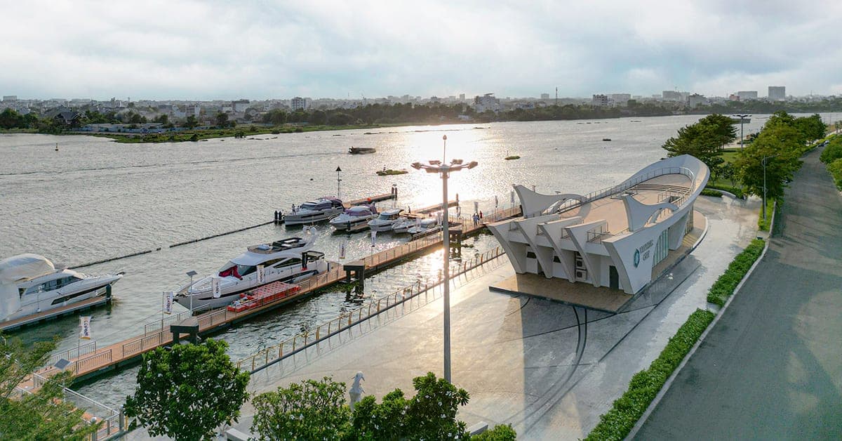Bến du thuyền Marina Royal