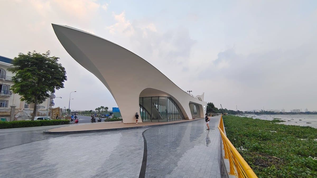 Bến du thuyền và giải trí ven sông Vạn Phúc City: nhạc nước, phố đi bộ và 'thành phố lễ hội'